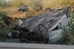 Auto si ribalta sulla Bisceglie-Andria, due feriti