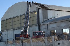 Vigili del fuoco mettono in sicurezza il capannone Bimarmi