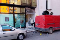 Due esplosioni nella notte, distrutto il bancomat del Monte dei Paschi di Siena