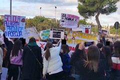 Manifestazione degli studenti dell'istituto Dell'Olio