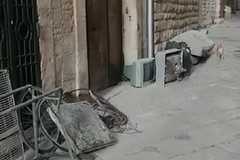 «Uno scempio in strada Balestieri. Nessuno interviene»