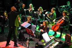 "Christmas Medley", l'orchestra "FaMiFaRe" in concerto al Politeama Italia