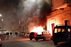 Auto in fiamme in zona Seminario
