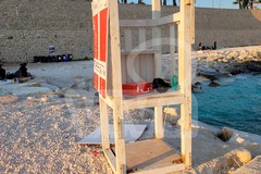 Bisceglie, danneggiate le torrette e i pattini di salvataggio di Baywatch: «Messa a rischio la sicurezza dei bagnanti»