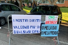 La protesta degli studenti del "da Vinci": «Ci tolgono la palestra ma l'hub è sempre chiuso»
