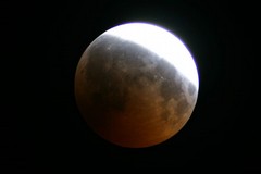 La Luna torna a dare spettacolo: occhi puntanti all'insù al Casale di Pacciano per l'eclissi parziale