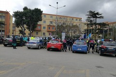 Un picchetto d'onore davanti all'ospedale "Vittorio Emanuele" di Bisceglie