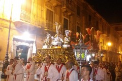 La solenne processione dei Santi Patroni per le vie di Bisceglie