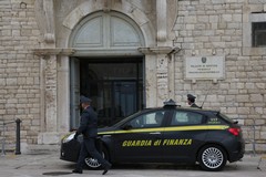 Poliziotto già in servizio a Trani accusato di truffa aggravata, peculato e altri reati