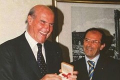 Francesco Schittulli presenta a Bisceglie il libro "Una vita per vincere il cancro"