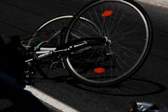 Migrante in bici travolto da una moto.  È grave