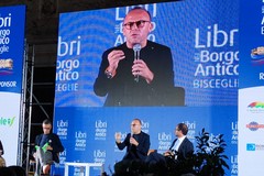 "Libri nel Borgo Antico", il prof. Moschetta e il sottosegretario Gemmato sul palco di Bisceglie