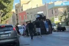 Incidente e auto ribaltata su via Imbriani: traffico bloccato