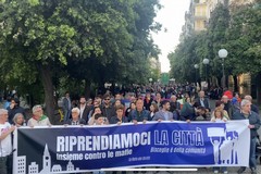 Bisceglie scende in piazza contro le mafie: «La città è della comunità» - IL RACCONTO DEL CORTEO CON LE FOTO