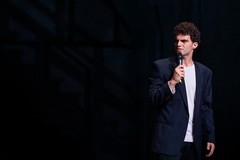 Comedy Controcorrente 2025: a Bisceglie Davide Calgaro con lo spettacolo "Millennium Bug"