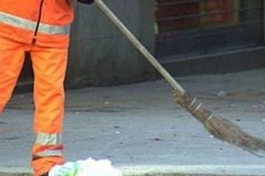 «Perché a Bisceglie non si effettuano pulizie dei marciapiedi con le idropulitrici?»