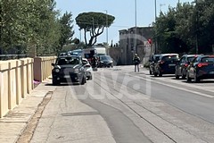 Scontro violento tra due moto in via Imbriani