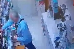 «Un delinquente si aggira tra i negozi per compiere furti»