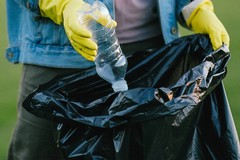 Rifiuti, nuove regole per le attività commerciali in via La Spiaggia