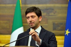 Speranza: «Via alla campagna di vaccinazione anti-Covid in gennaio»