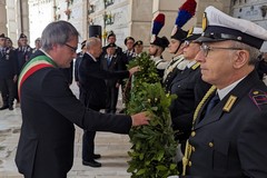 Bisceglie rende omaggio ai Caduti di tutte le guerre e celebra la giornata dell’Unità nazionale e delle Forze Armate