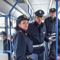 Bus navetta, Cinque stelle in moVimento:  «Servono smartcard e vigili a bordo»