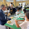 Al via il servizio mensa scolastica: il sopralluogo del sindaco al Cosmai