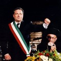 Lutto cittadino nel giorno dei funerali di Franco Napoletano