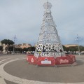 Arriva il Natale in città, installato l'albero di luci in Piazza Vittorio Emanuele