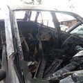 Auto rubata a Bisceglie data alle fiamme nel centro di Giovinazzo