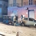 Due auto in fiamme in via Trento