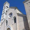 L'associazione Giovanni Paolo II saluta don Mauro Camero e accoglie don Giuseppe Abascià in Concattedrale