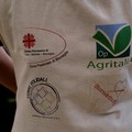 La sartoria sociale della Caritas realizza cento camici per l'Op Agritalia