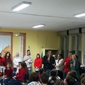 L'Erasmus Chorus e gli studenti del liceo Einstein di Molfetta cantano il Natale alla  "Riccardo Monterisi "