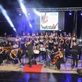 L'orchestra  "Fa mi fa re " si esibisce nel programma di Macboat