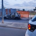 Auto in fiamme: intervento dei vigili del fuoco