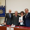 Il Rotary Club Bisceglie ha presentato il libro  "La conchiglia e il bordone-Viaggi di San Giacomo nella Puglia medievale "