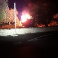 Auto si ribalta e prende fuoco sulla Bisceglie-Corato