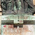 Deturpato il monumento ai caduti, Angarano furibondo: «Idioti»