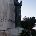 Oltraggiato il monumento ai Caduti di piazza Vittorio Emanuele II