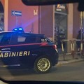 Lite in via Imbriani, una donna interviene per sedarla ma rimane ferita