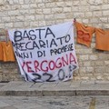 «Basta precariato». Sit-in pacifico degli operatori della Teknoservice a Palazzo San Domenico