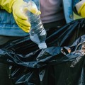 Rifiuti, nuove regole per le attività commerciali in via La Spiaggia