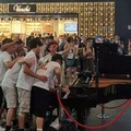 Ragazzi biscegliesi diventano virali dopo un'esibizione improvvisata in aeroporto a Roma-Fiumicino