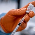 Vaccini, dal 10 maggio via alle prenotazioni per gli over 50