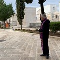 L'Arcivescovo in preghiera al cimitero per le vittime del Coronavirus