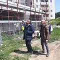 Sopralluoghi di Vittorio Fata ai cantieri di Salnitro e della nuova scuola nei pressi dell'ospedale