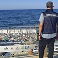 Rifiuti abbandonati, le guardie per l'ambiente propongono un'ordinanza sull'obbligo di custodia in spiaggia