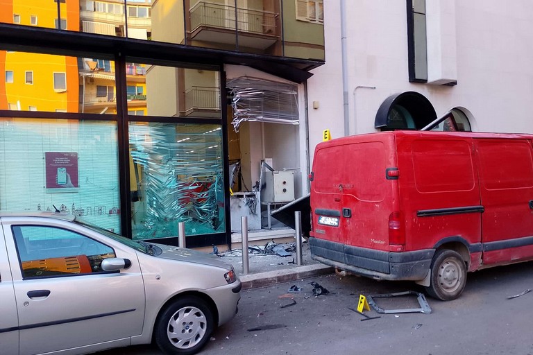 esplosione nella notte a Bisceglie