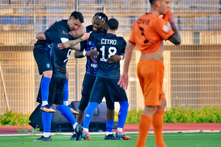 Azione di gioco Bisceglie Calcio-Acquaviva. <span>Foto Emmanuele Mastrodonato</span>